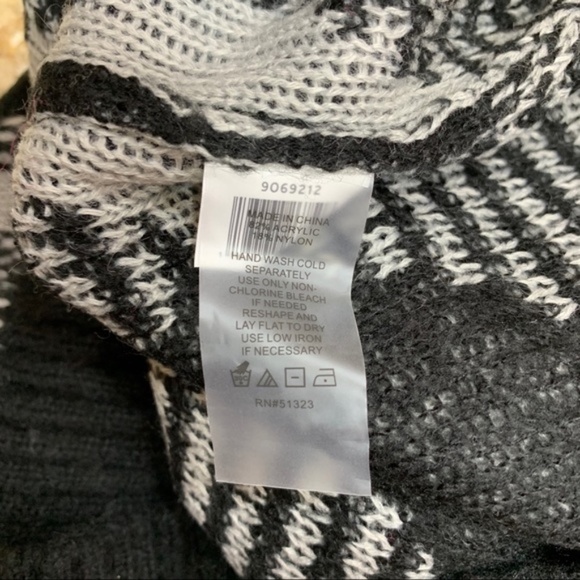 Vince Camuto Women's Fuzzy Argyle Sweater - Picture 4 of 6